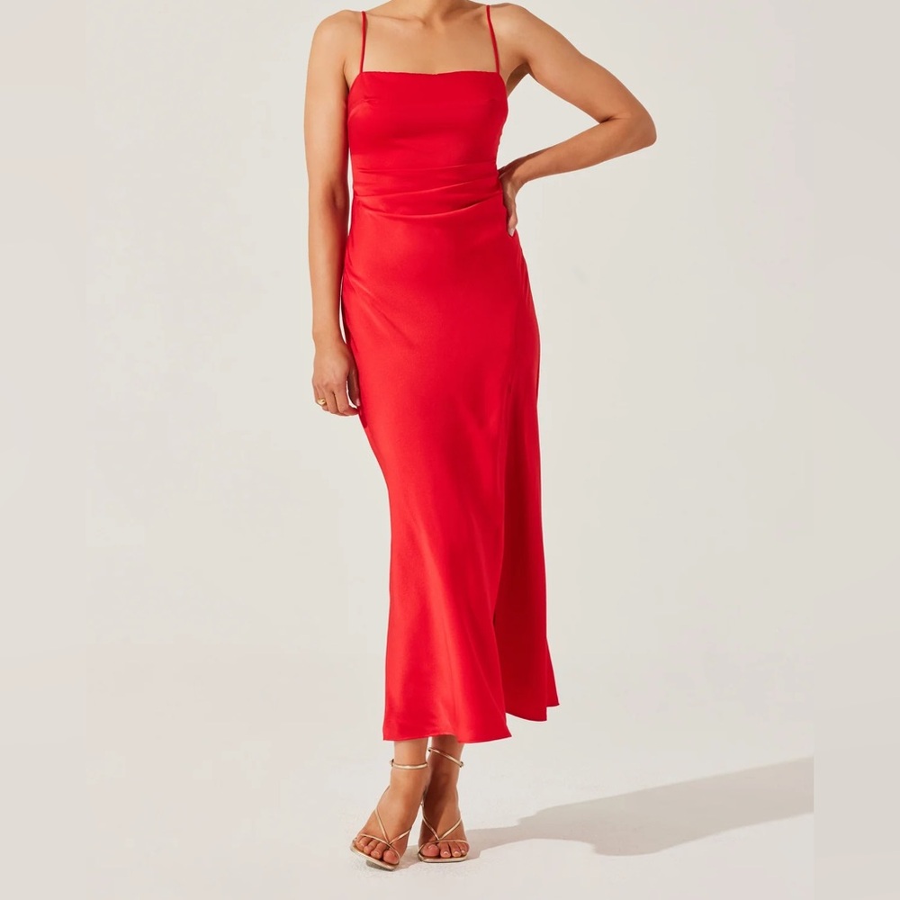 🆕 NWT Astr Cherry red dress